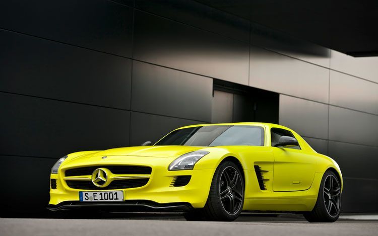 Mercedes SLS AMG E-Cell are spoiler frontal extensibil si vopsea AMG lumilectric magno