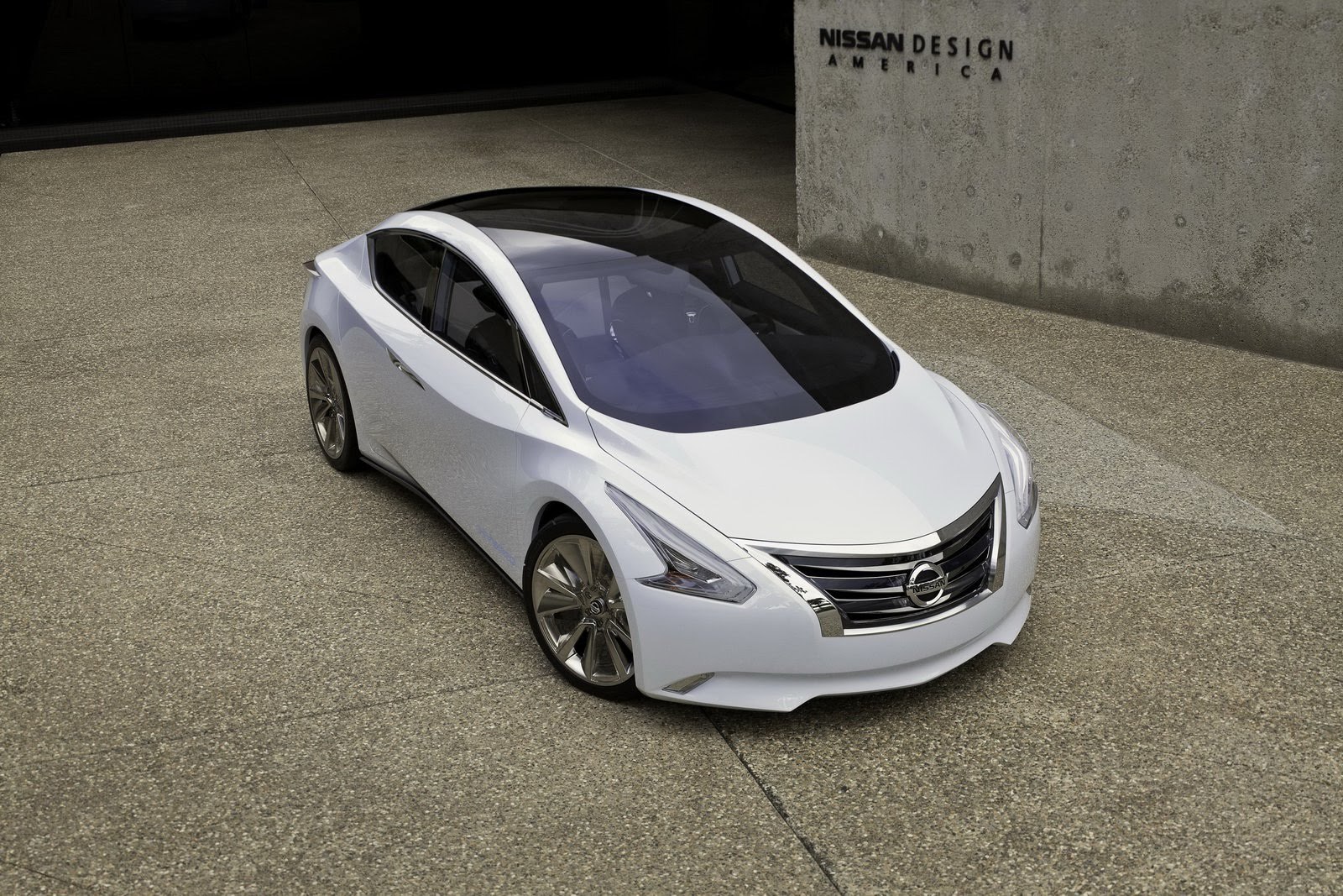 Nissan Ellure este teoretic doar un studiu de design, dar s-ar putea sa prefigureze un model de serie