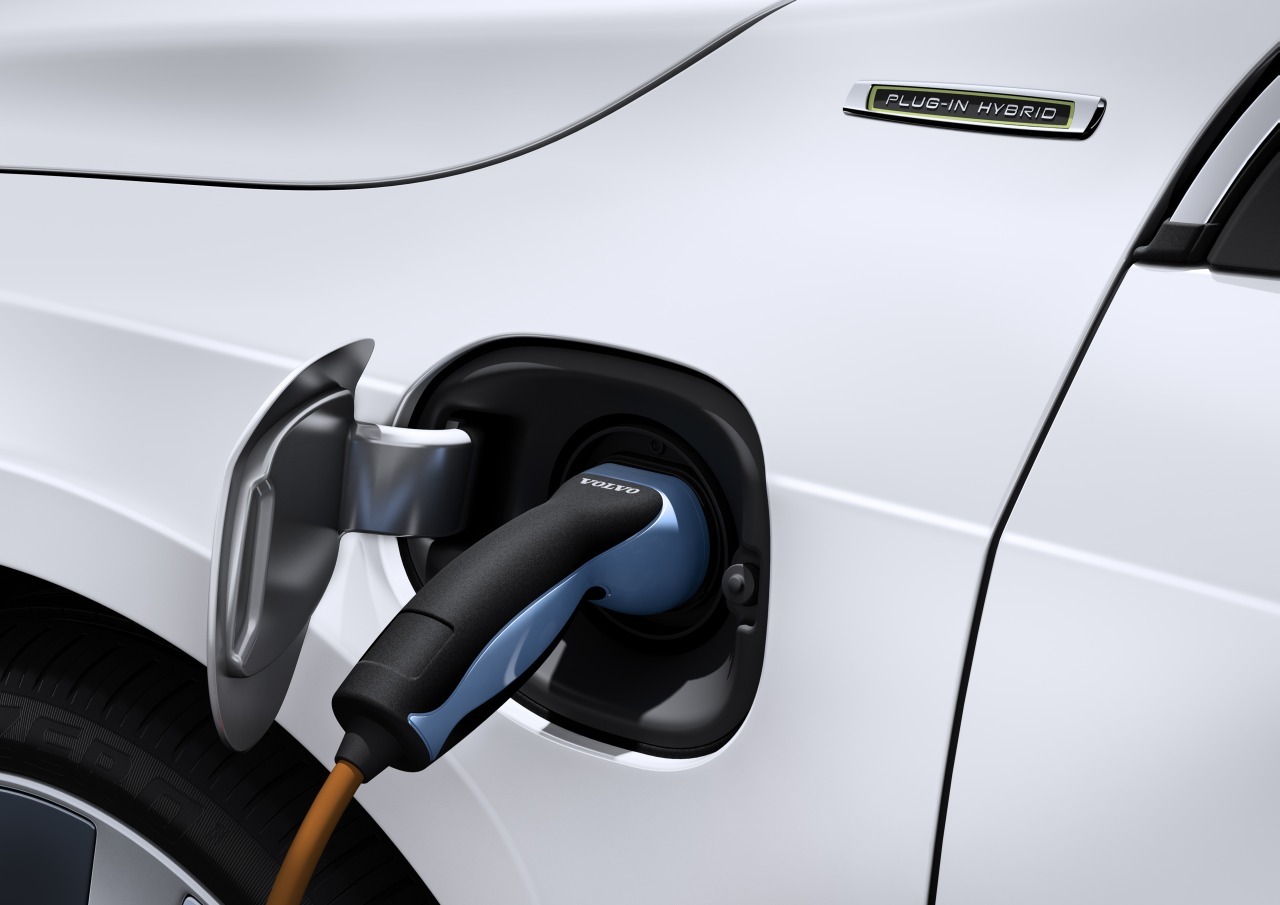 In regim strict electric, Volvo V60 diesel plug-in hybrid are o autonomie de circa 50 km