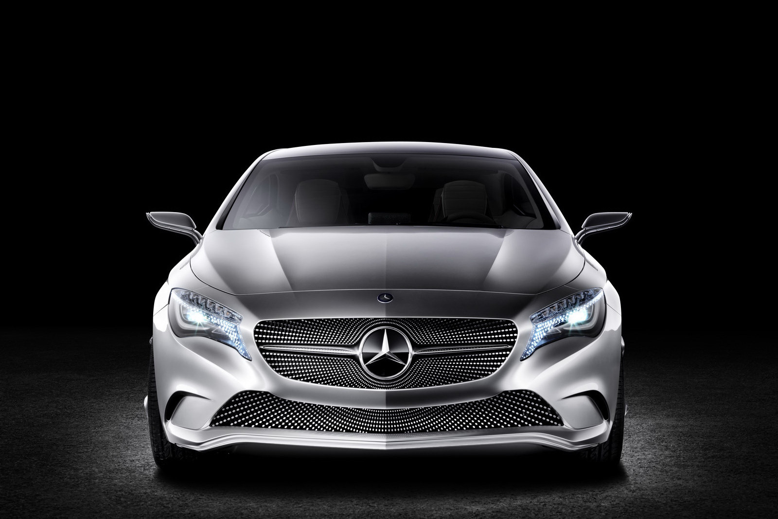 Modelul de serie Mercedes-Benz A-Class va avea patru variante de caroserie