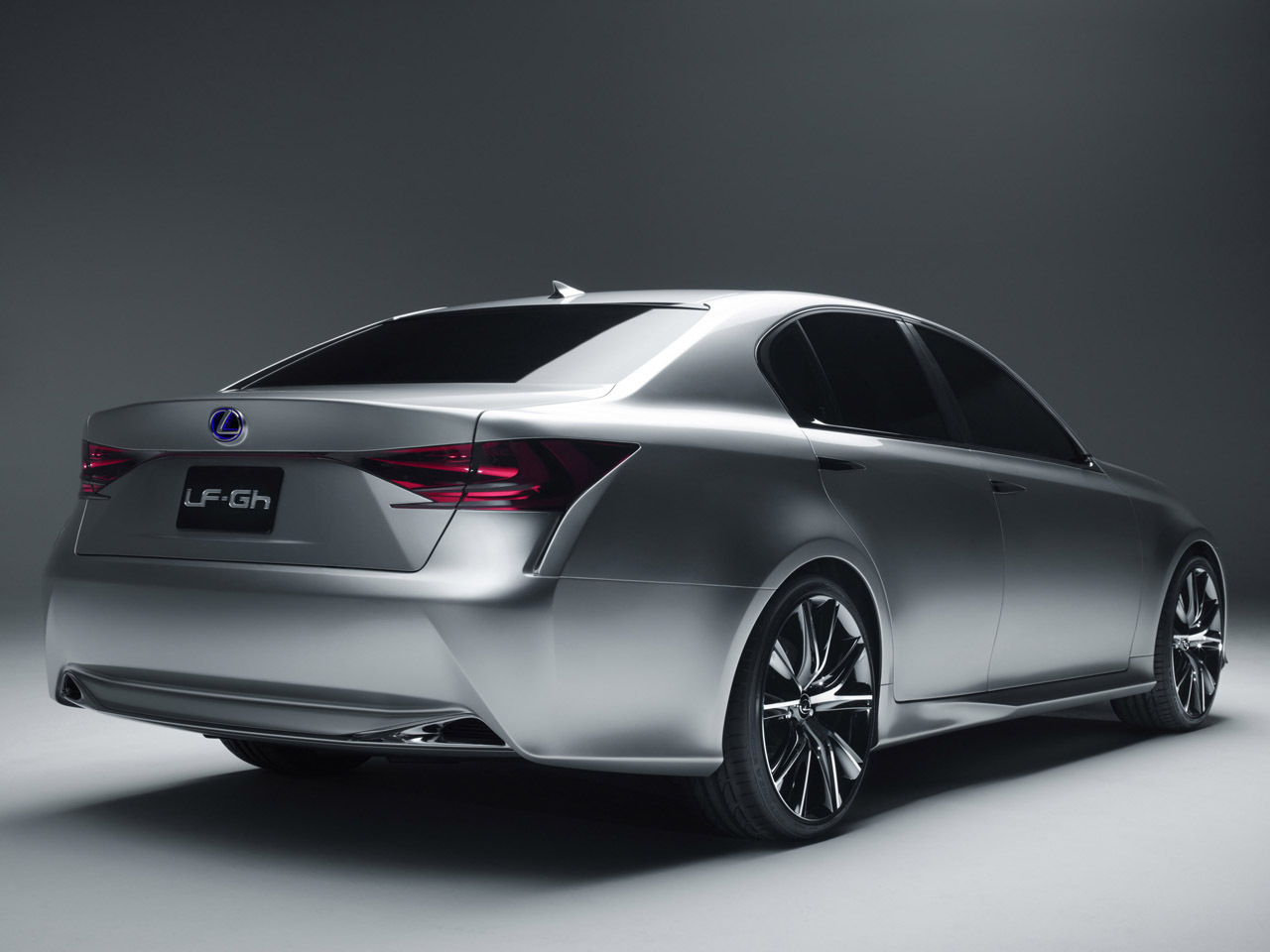 Lexus LF-Gh incearca sa combine elemente de design contradictorii