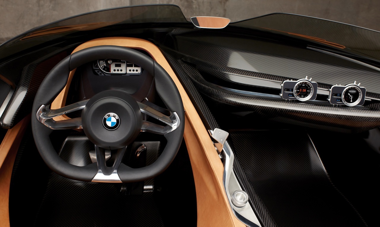 BMW 328 Hommage are un interior spartan, dar cu tehnologie de ultima generatie
