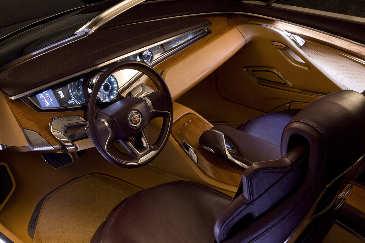Interiorul lui Cadillac Ciel este foarte luxos, iar masina are patru usi cu deschidere contrara