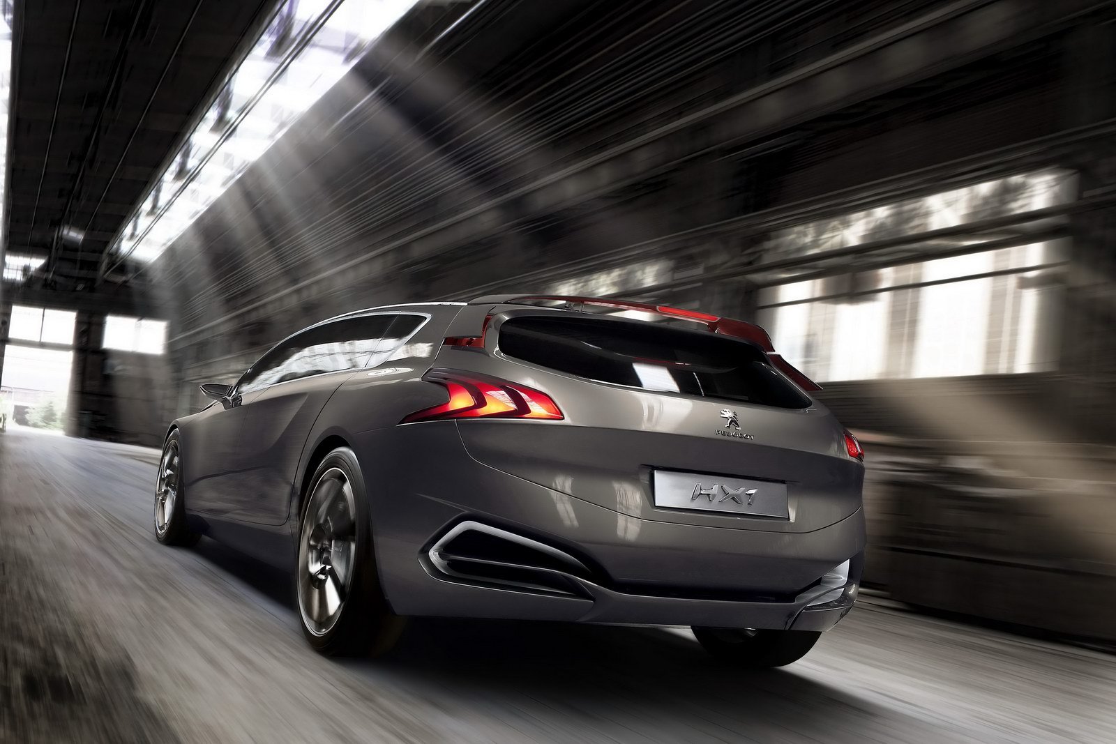 Jantele lui Peugeot HX1 sunt concepute aerodinamic: peste 100 km/h, suprafata lor devine plana