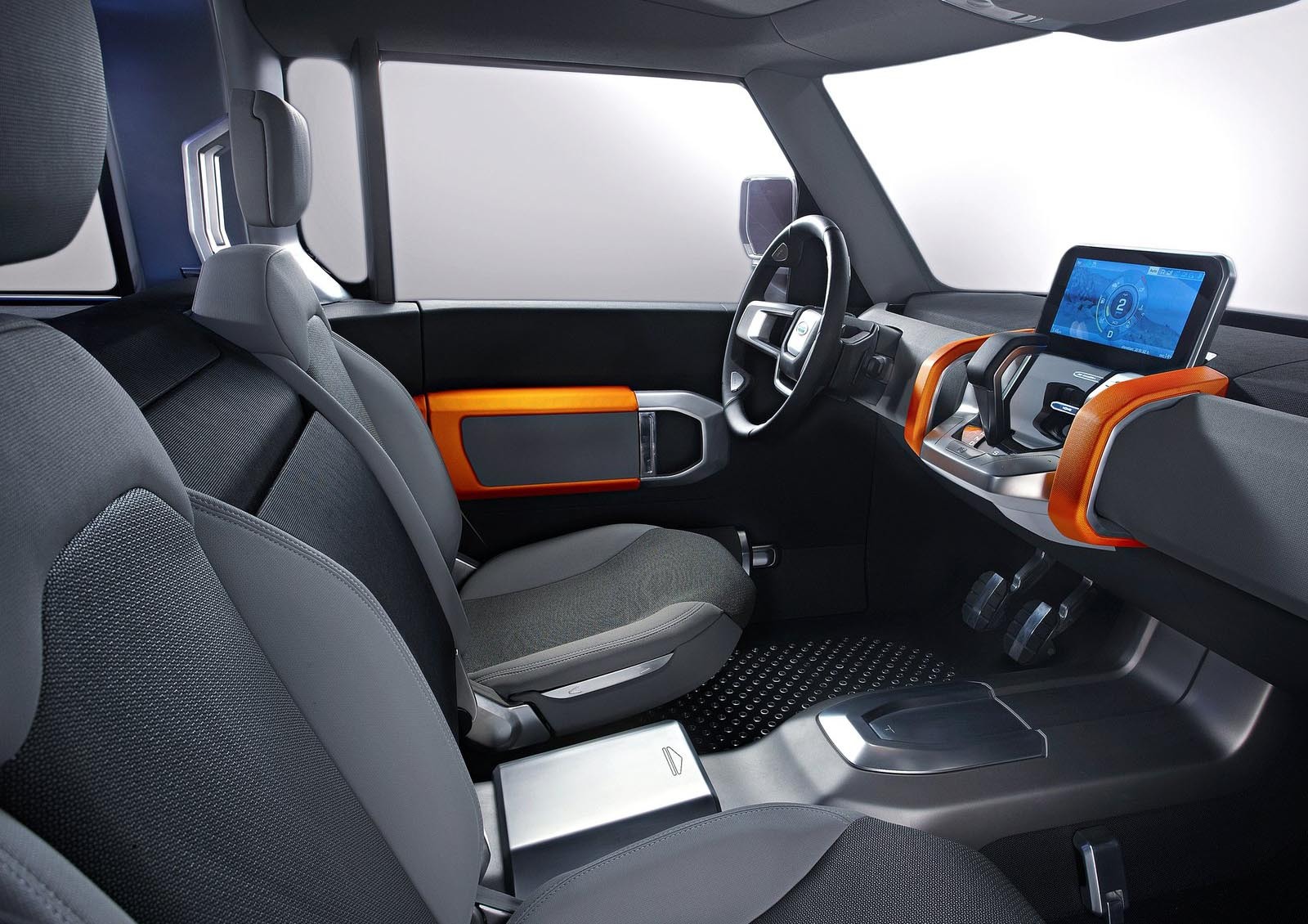 Interiorul lui Land Rover DC100 este conceput la fel de simplist ca si exteriorul