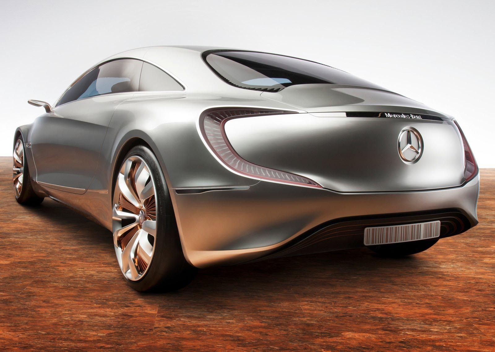 Gratie puterii maxime de 313 CP a celor patru motoare electrice, Mercedes Benz F125 are acceleratii excelente