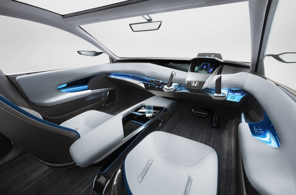 Interiorul lui Honda AC-X Concept este de-a dreptul futurist, volanul fiind inlocuit de o mansa