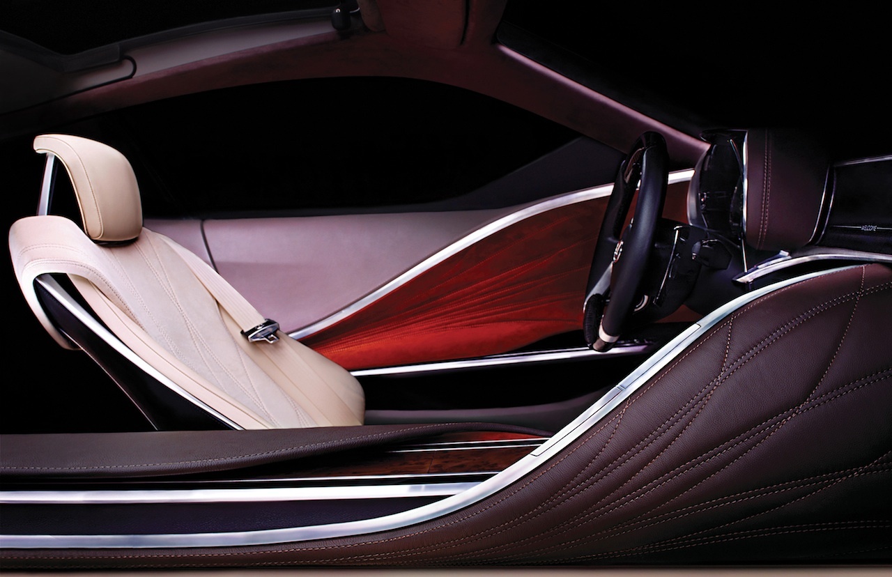 Interiorul conceptului Lexus LF-LC este foarte luxos si extravagant