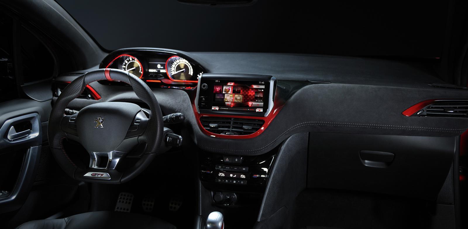 Interiorul lui Peugeot 208 GTi Concept ofera o ambianta sportiva si luxoasa