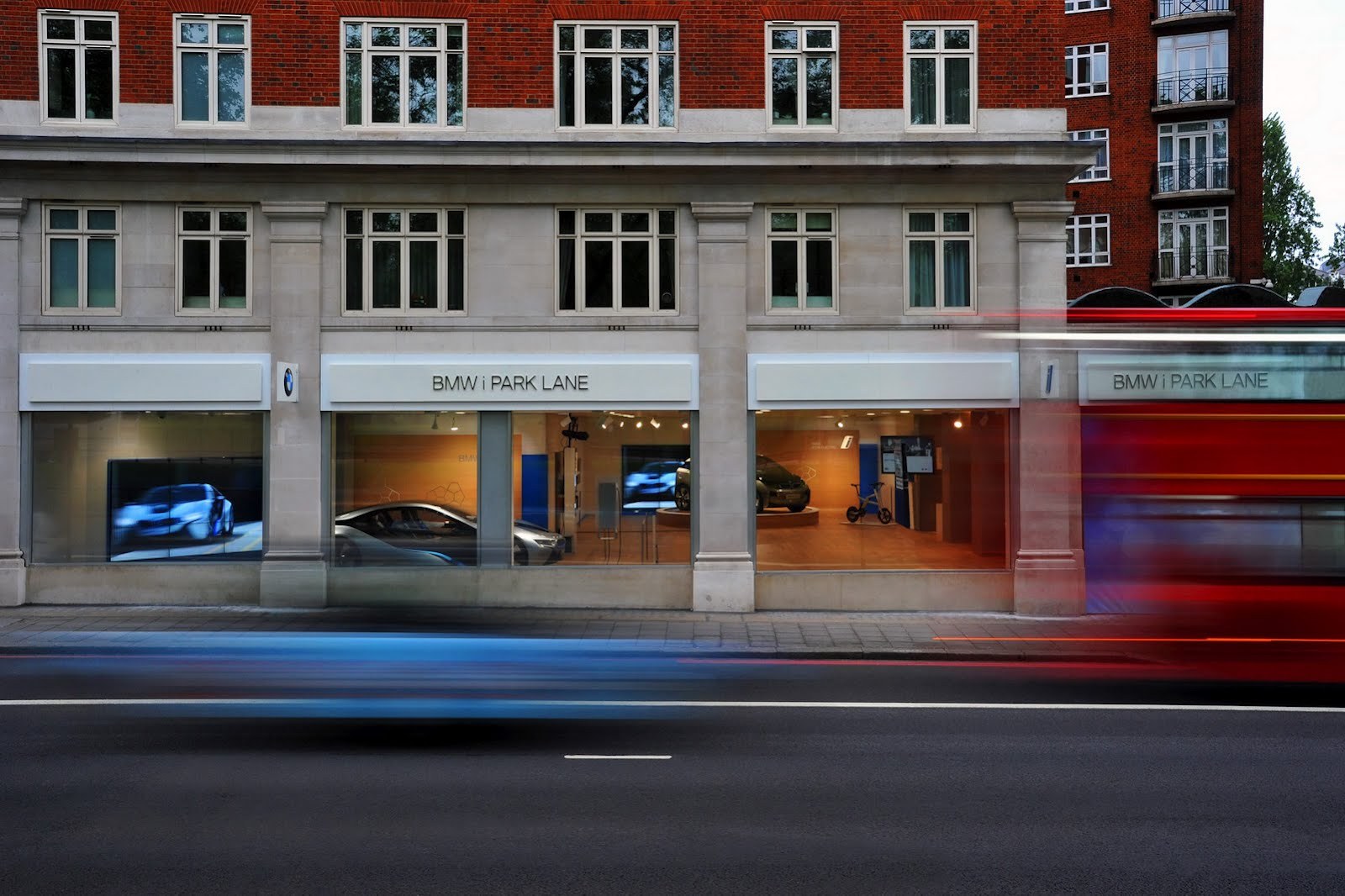 Primul magazin BMW i Store a fost inaugurat la Londra, pe bulevardul Park Lane