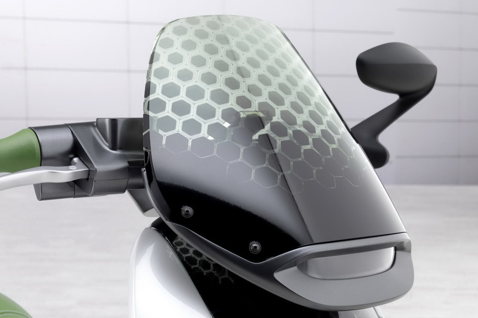 smart escooter este dotat cu ABS, airbag si chiar sistem Blind Spot Assist