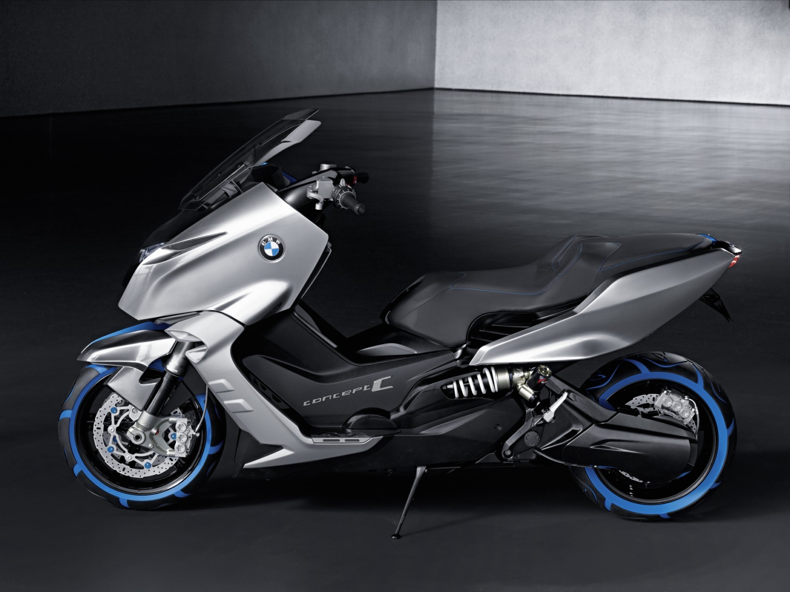 Bavarezii afirma ca BMW Concept C va combina manevrabilitatea motocicletelor cu confortul scuterelor