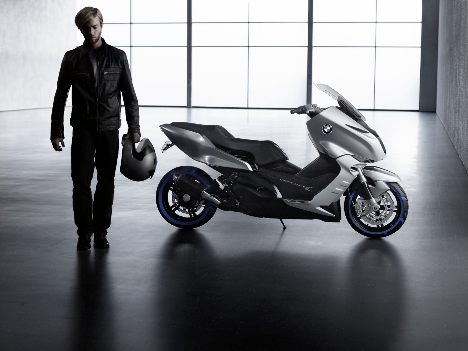 BMW Concept C este dotat cu un motor termic in doi cilindri, cuplat la o cutie CVT