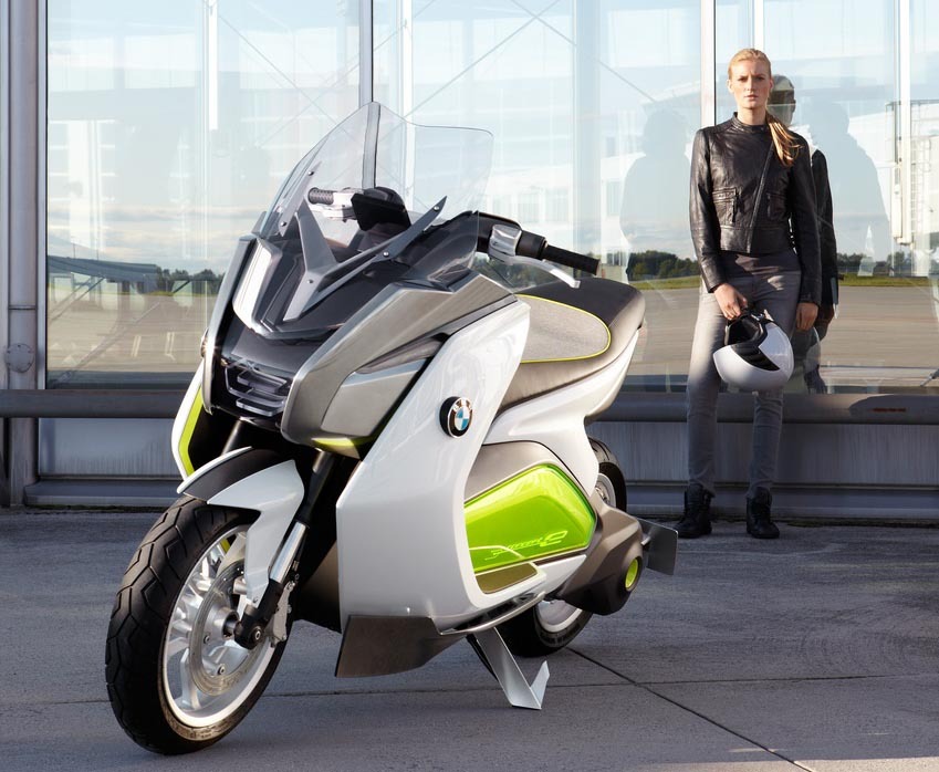 BMW Concept e este un maxi-scuter de dimensini moderate, cu propulsie electrica